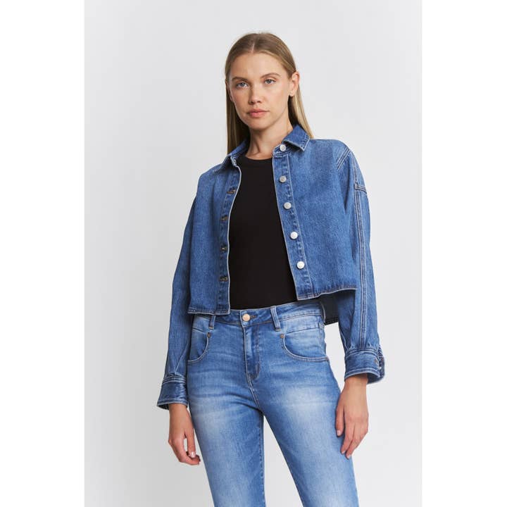 CHEMISE EN JEAN SURDIMENSIONNÉE ET COURTE pour la vente par Mica Denim