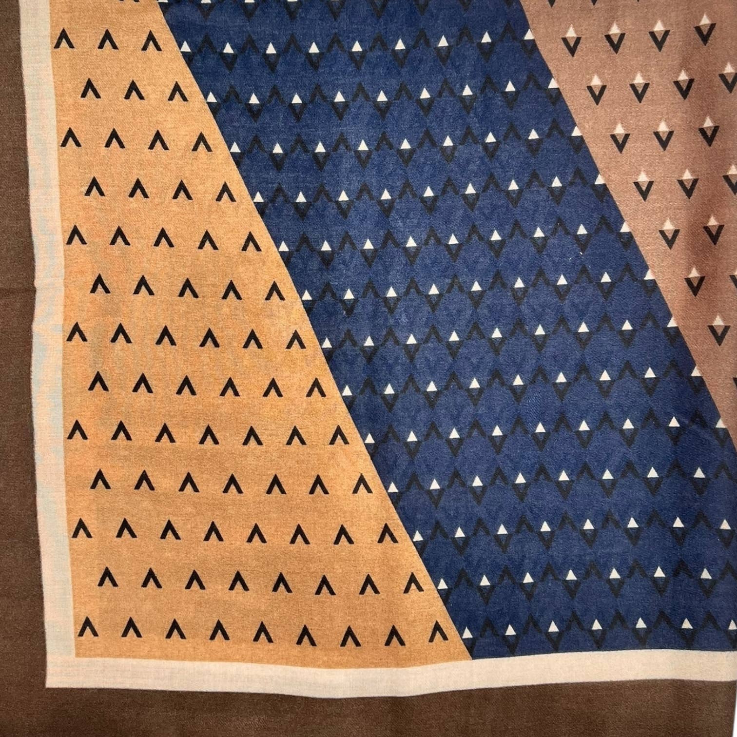 London Scarves - Vendita all'ingrosso Sciarpa - Donna - Sciarpa a motivo a V16