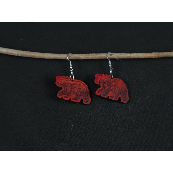 Träbjörn Berg Dinglande Örhängen för wholesale av Ash & Cedar Woodworking