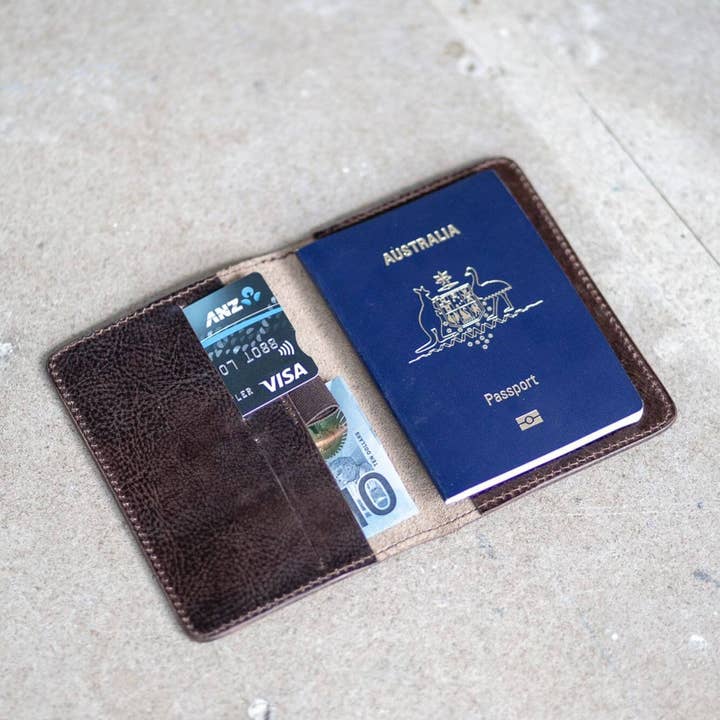 BHD HOME - Wholesale Passport case – Unisex - Dark Crunchy Leather Passport and Card Holder1