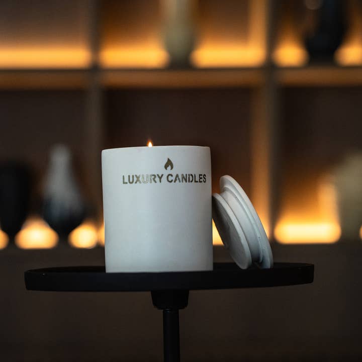 Omari | Caramel salé pour la vente par LUXURY CANDLES