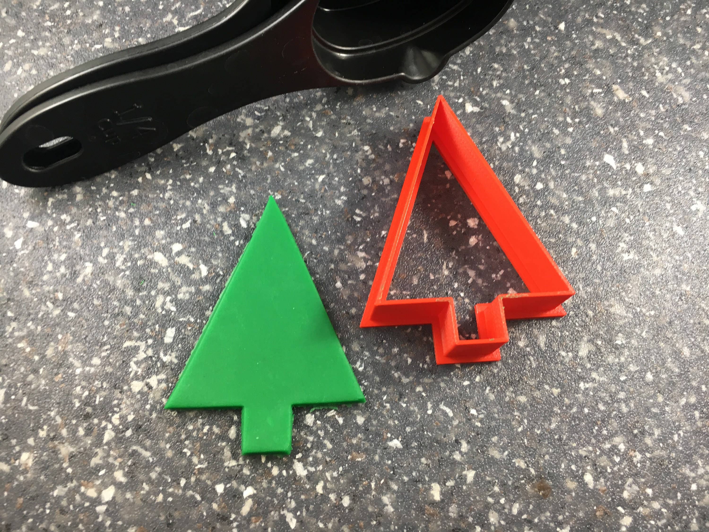 CookieCutterSupply - Wholesale Cookie Cutter - Christmas Tree 101 Cookie Cutter