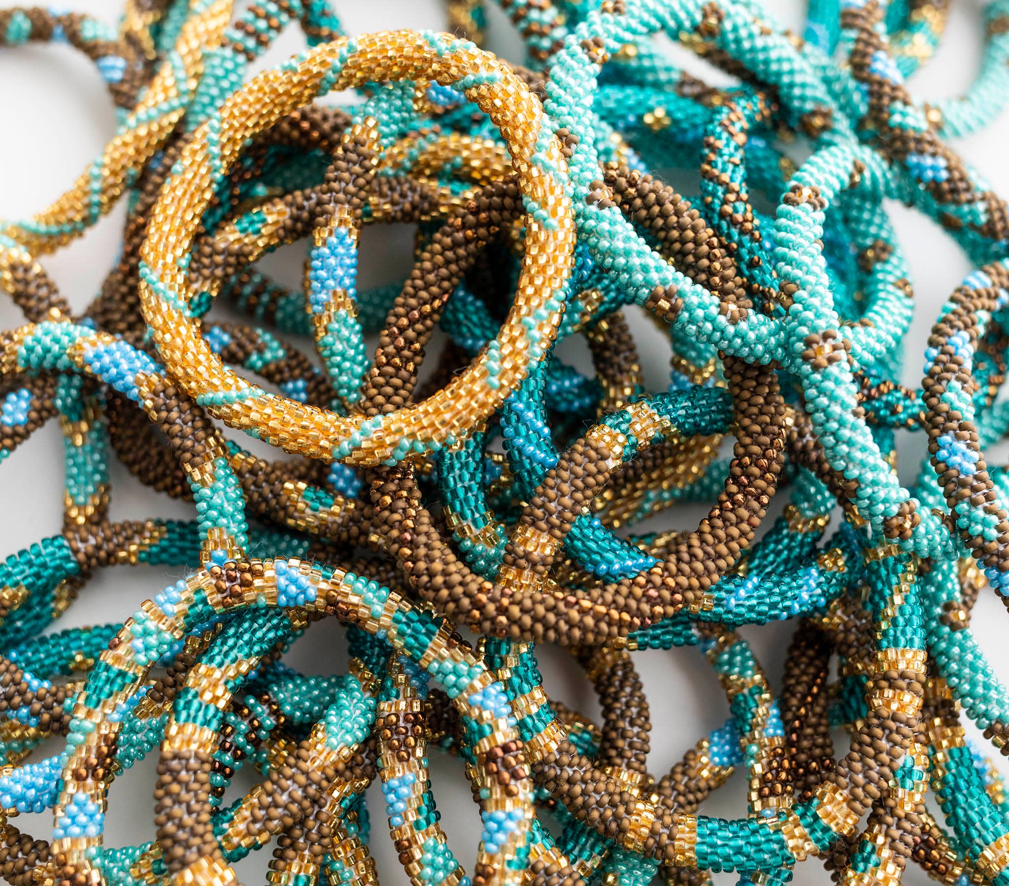 Aid Through Trade - Vente Parures de bijoux - Lot de 12 bracelets Original Roll-On® à patine2