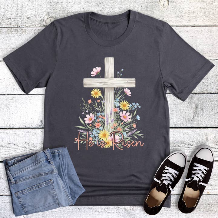 Croix Florale de Pâques Foi Il est Ressuscité T-shirt Graphique pour la vente par Dust and Roots