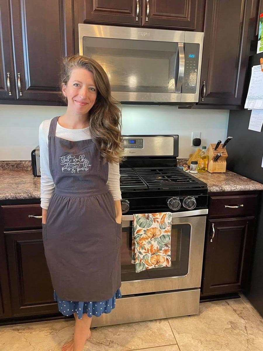 Brick House in the City - Vendita all'ingrosso Grembiuli - Dio cammina tra pentole e padelle - Grembiule di Santa Teresa d'Avila0