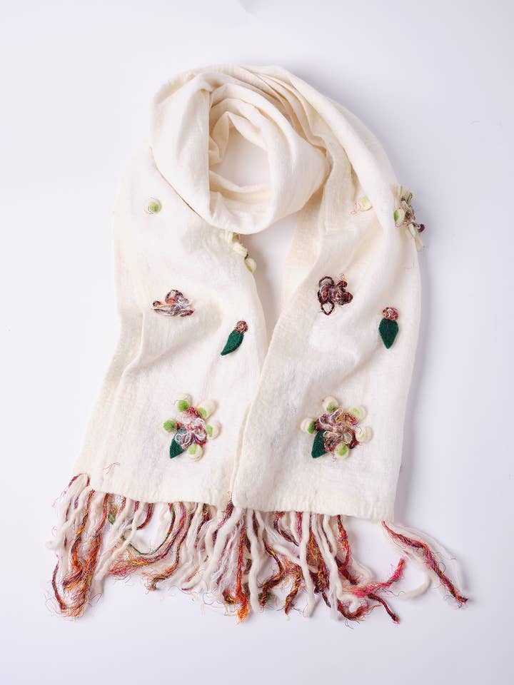 Vilten bloemensjaal met franjes. SF328 voor wholesale door Windhorse Trading Inc