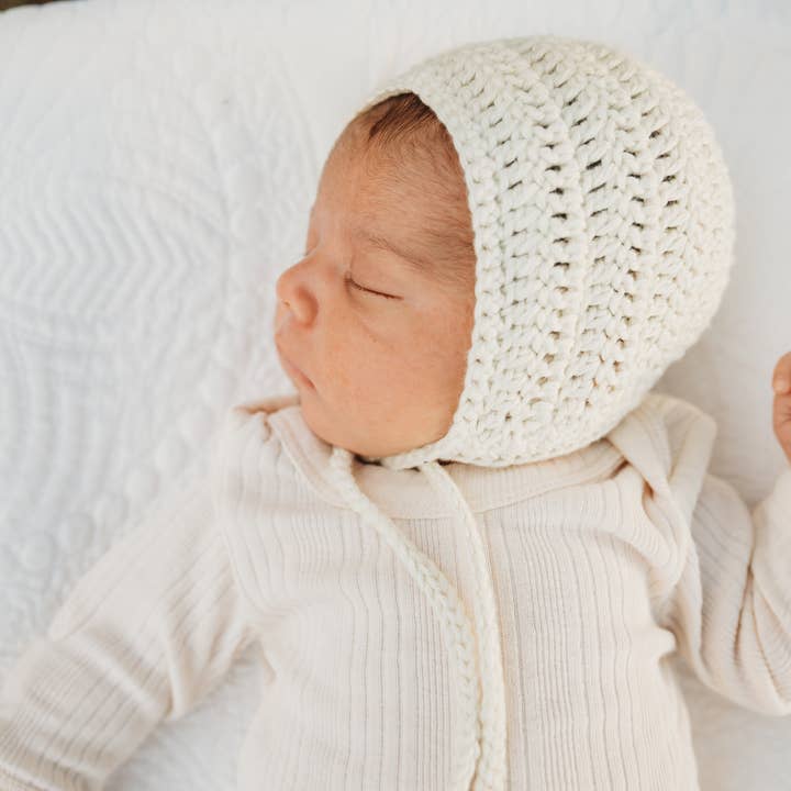 Bonnet pour nouveau-né, chapeau pour bébé garçon au crochet, photographie de nouveau-né pour la vente par Meadoria