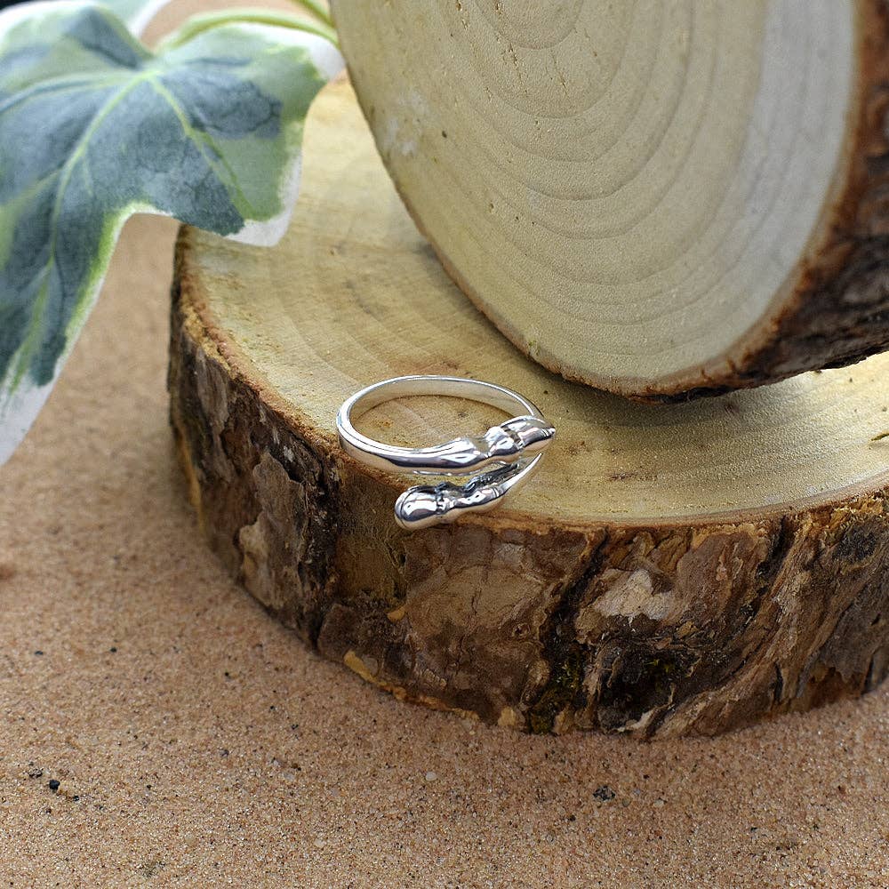 Kali Ma Designs - Sterling Silver Jewellery – Engroshandel Båndring – Cavelli sølvring med overlappende hestehover0