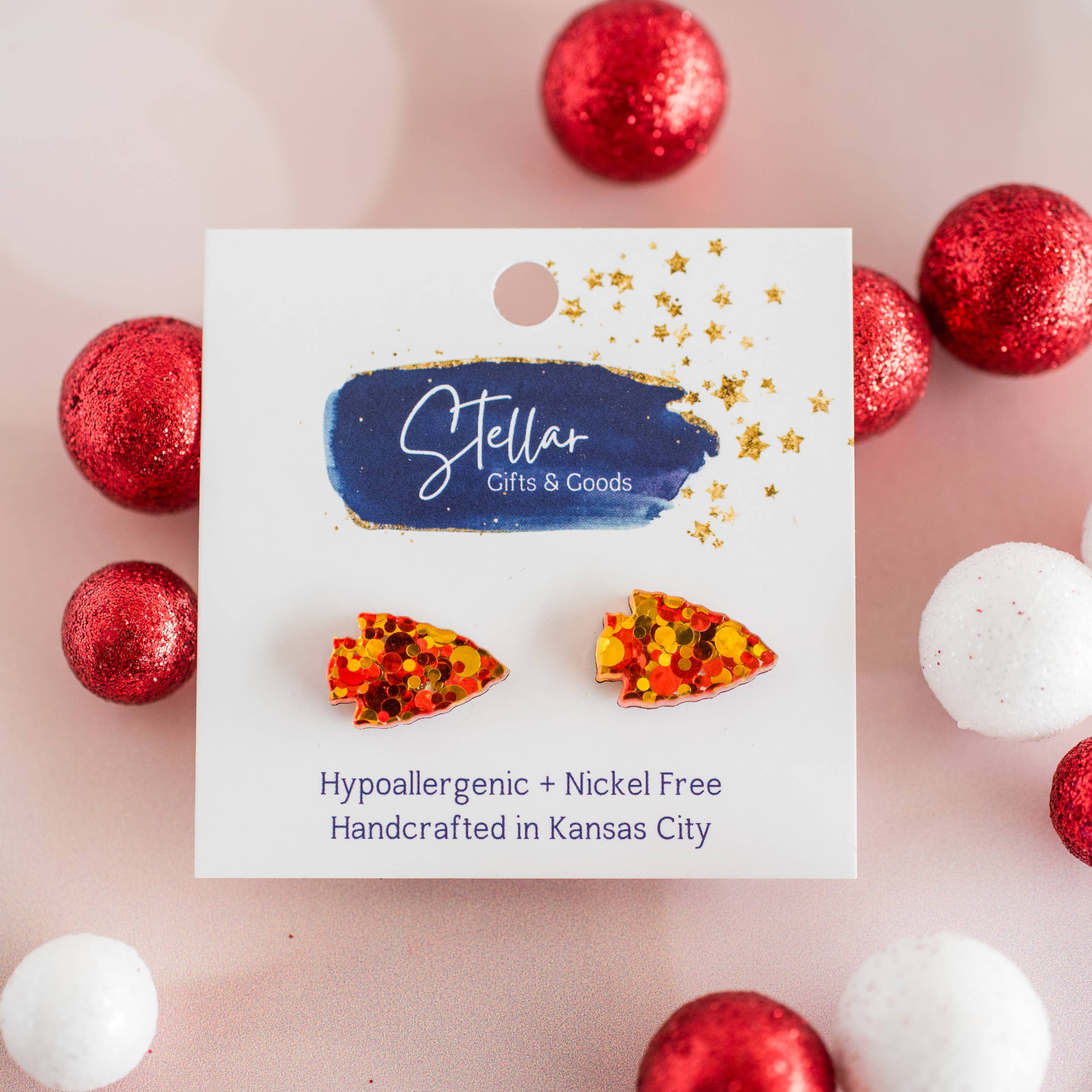 Stellar Gifts & Goods Wholesale - Vente Clous d'oreille - KC Football - Clous Arrowhead Confetti Rouge & Or Kansas2