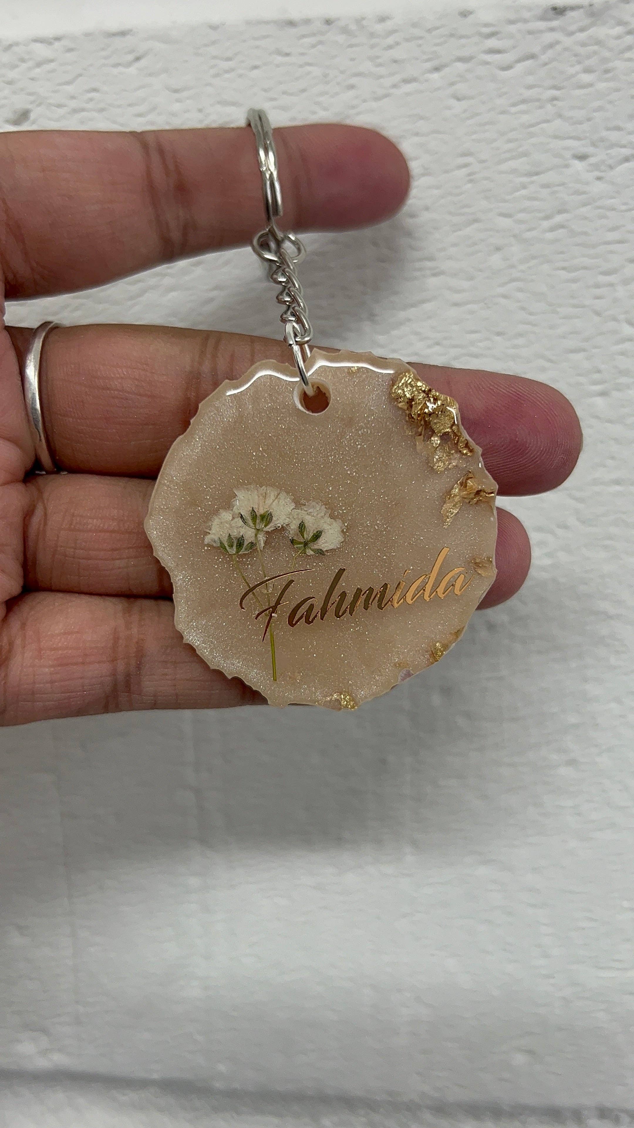 Hudaa & Co - Wholesale Keychain – Women's - Handmade custom gypsophila key rings | name | any colour | gift | Mother’s Day | birthday | keychain | gifts for her1