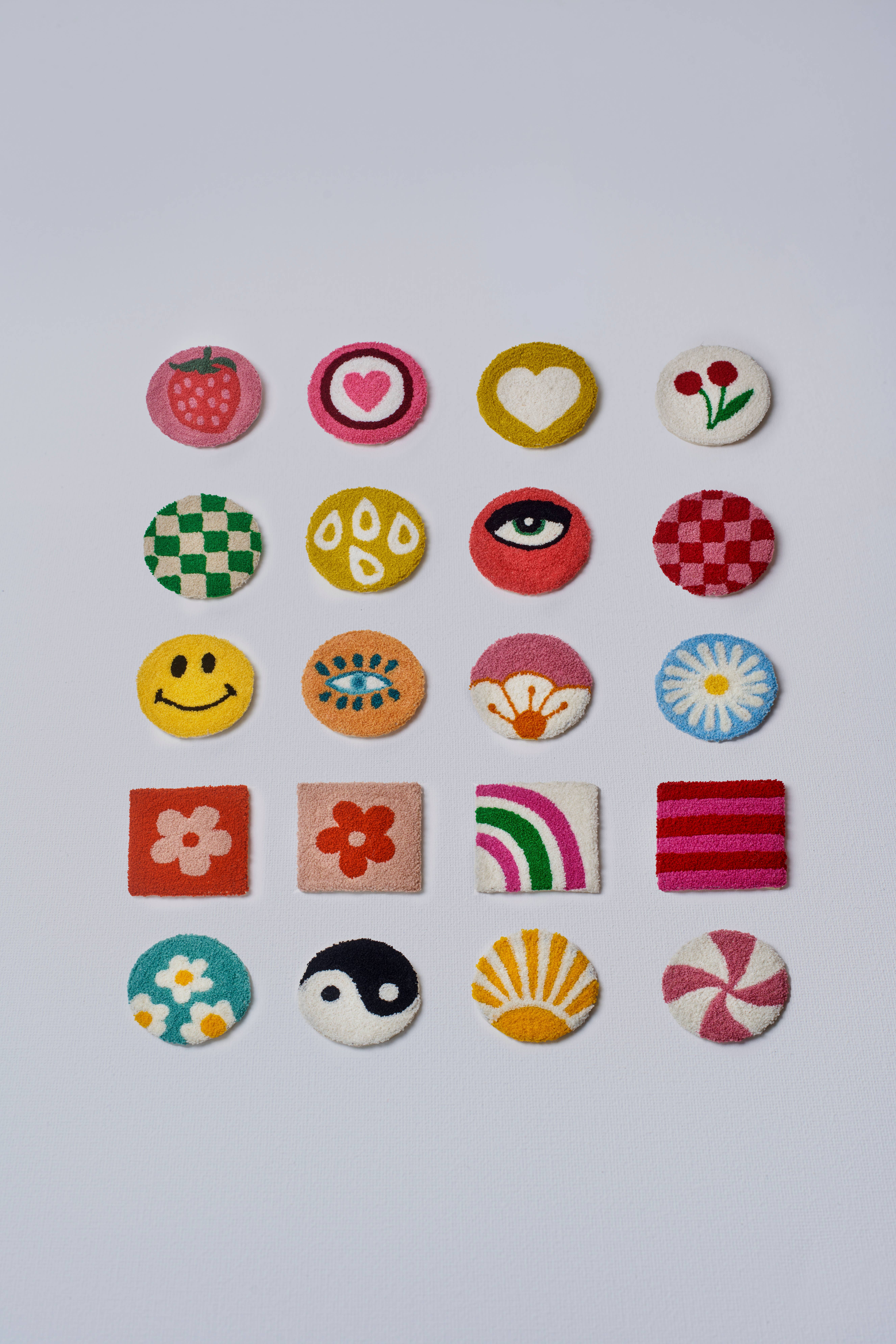 Atolia Designs – wholesale Coasters – Half Daisy Mug Rug Coasters2