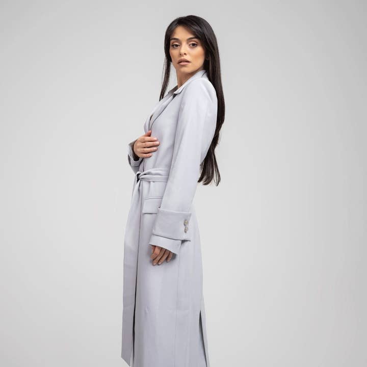 Manteau Ceinturé Lima Gris pour la vente par MÍMÍ COLLECTION