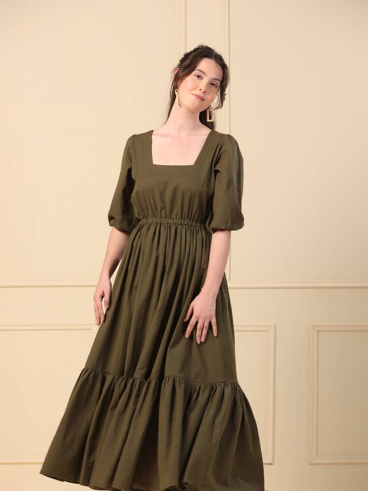 Abito Maeve in verde muschio per la vendita all'ingrosso da parte di Pana Mina