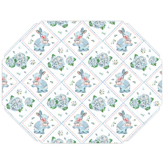 Bunny Bleu & Motif Treillis d'Hortensia Nappe Découpée Élégante pour la vente par RosanneBeck Collections