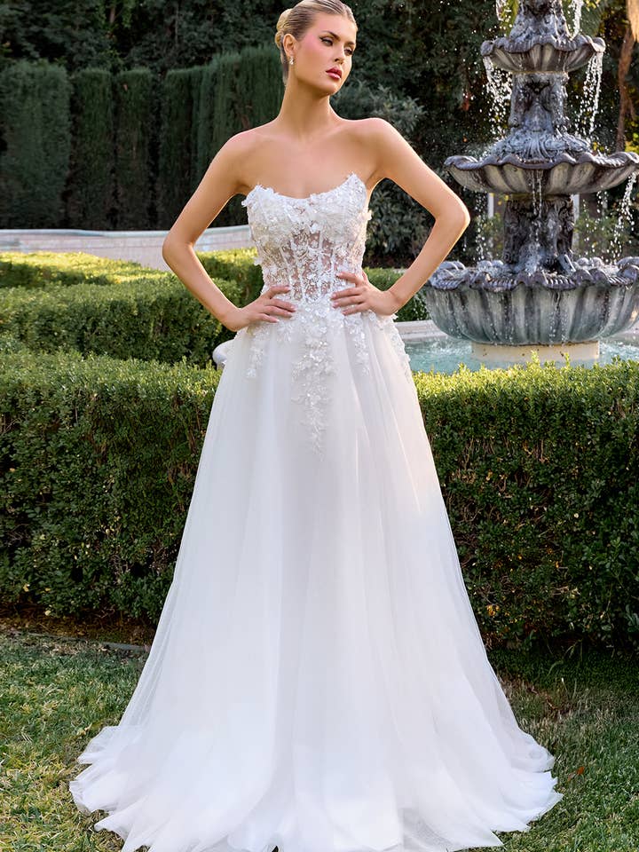 Strapless sweetheart neckline with 3D floral appliqué for wholesale by Ladivine by Cinderella Divine