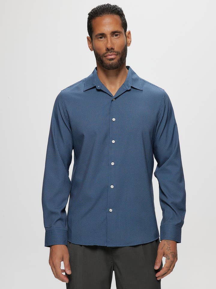 Chemise manches longues stretch à toucher doux, motif géométrique imprimé intégral, bleu marine pour la vente par Julian & Mark