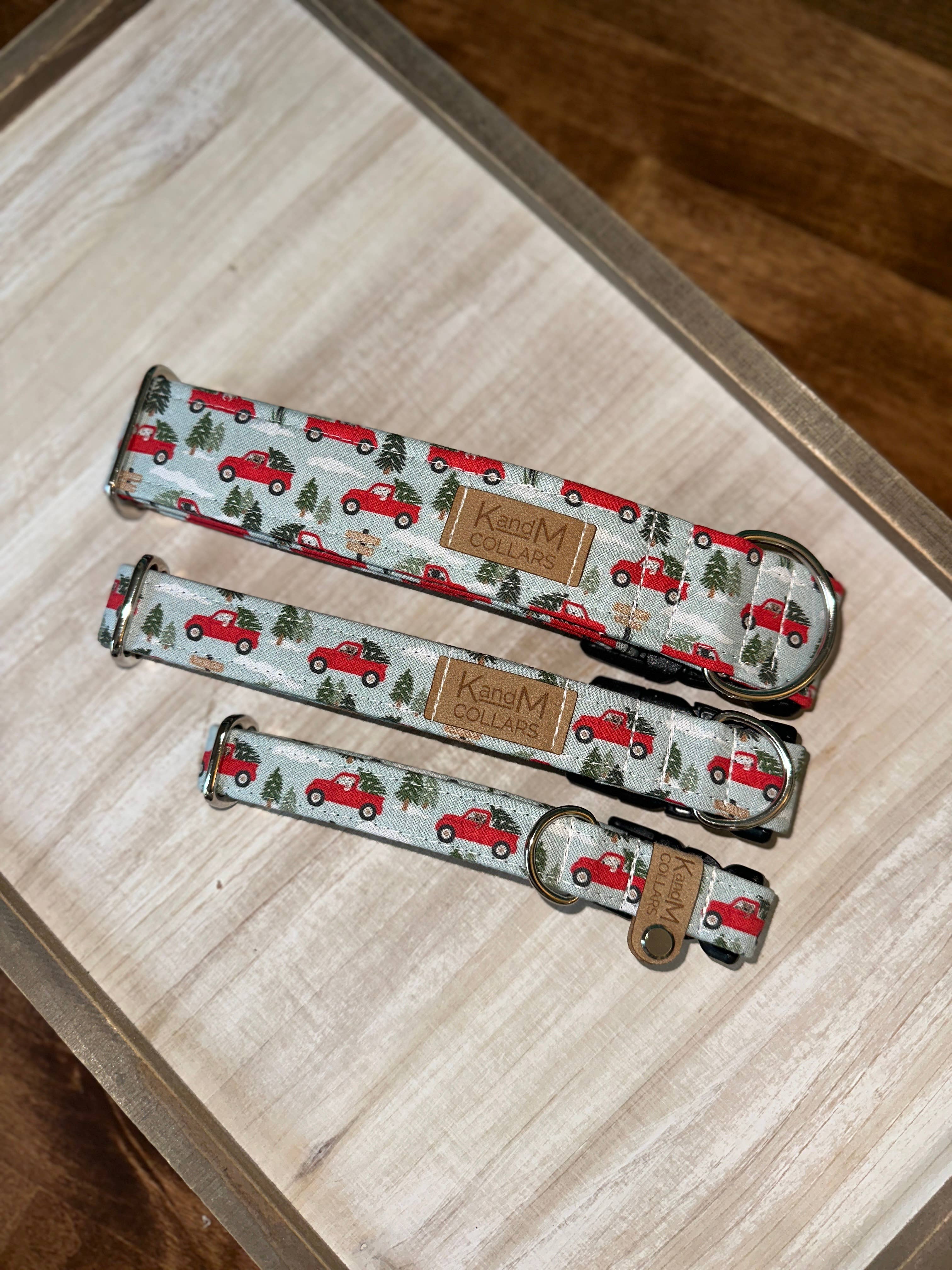 K and M Collars - Vendita all'ingrosso Collare - Cani - Collare per cani Christmas Tree Trucks, collari K e M, inverno0