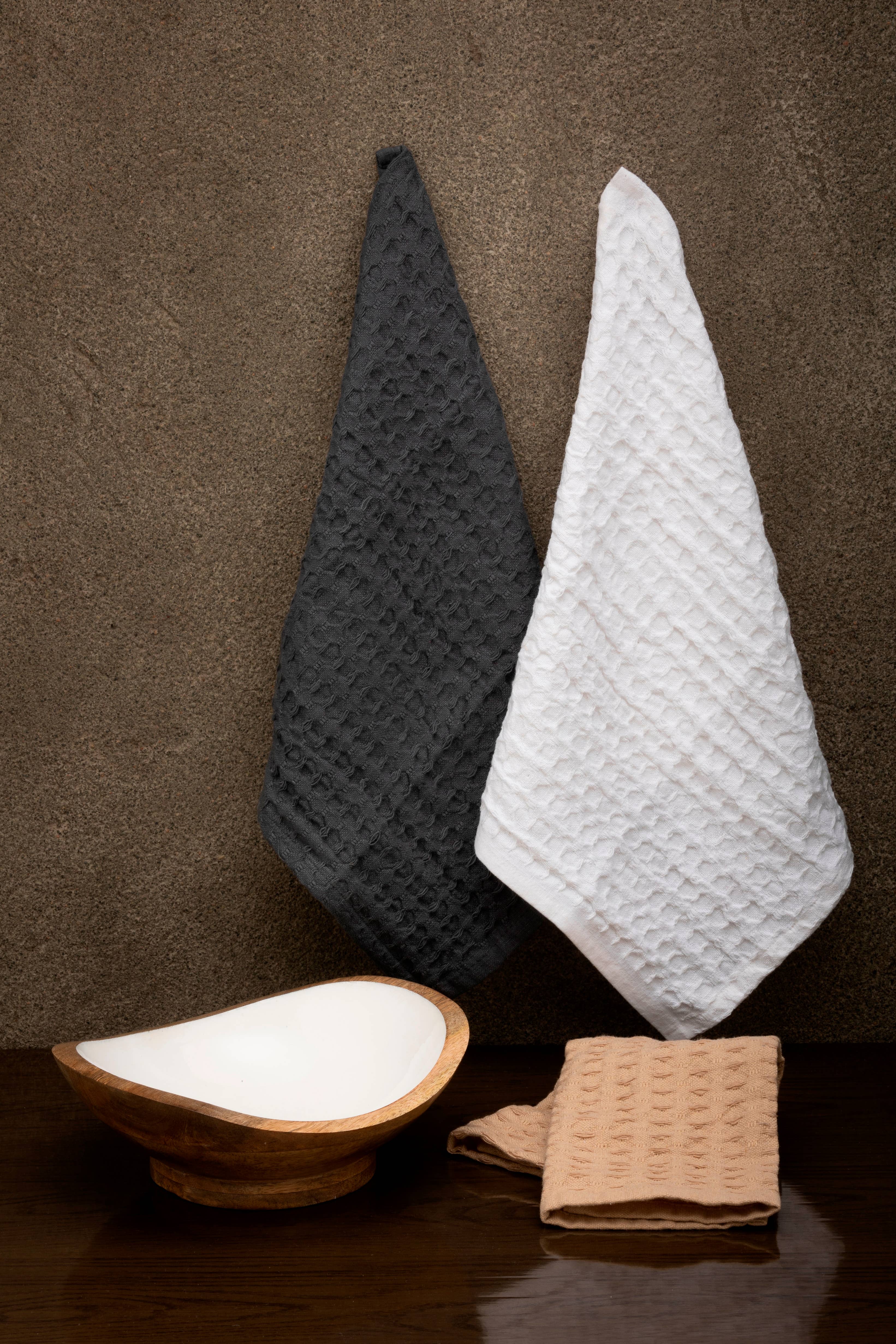 Rich Home Linens – Großhandel Servierschüssel – Geschenkset – Kleine Servierschale aus Mangoholz mit 3 Geschirrtüchern1