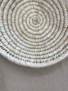 BAHIA HOME – Engroshandel Pyntebakke – Puttalam Plateau - Rund bakke i fint palmeflet2