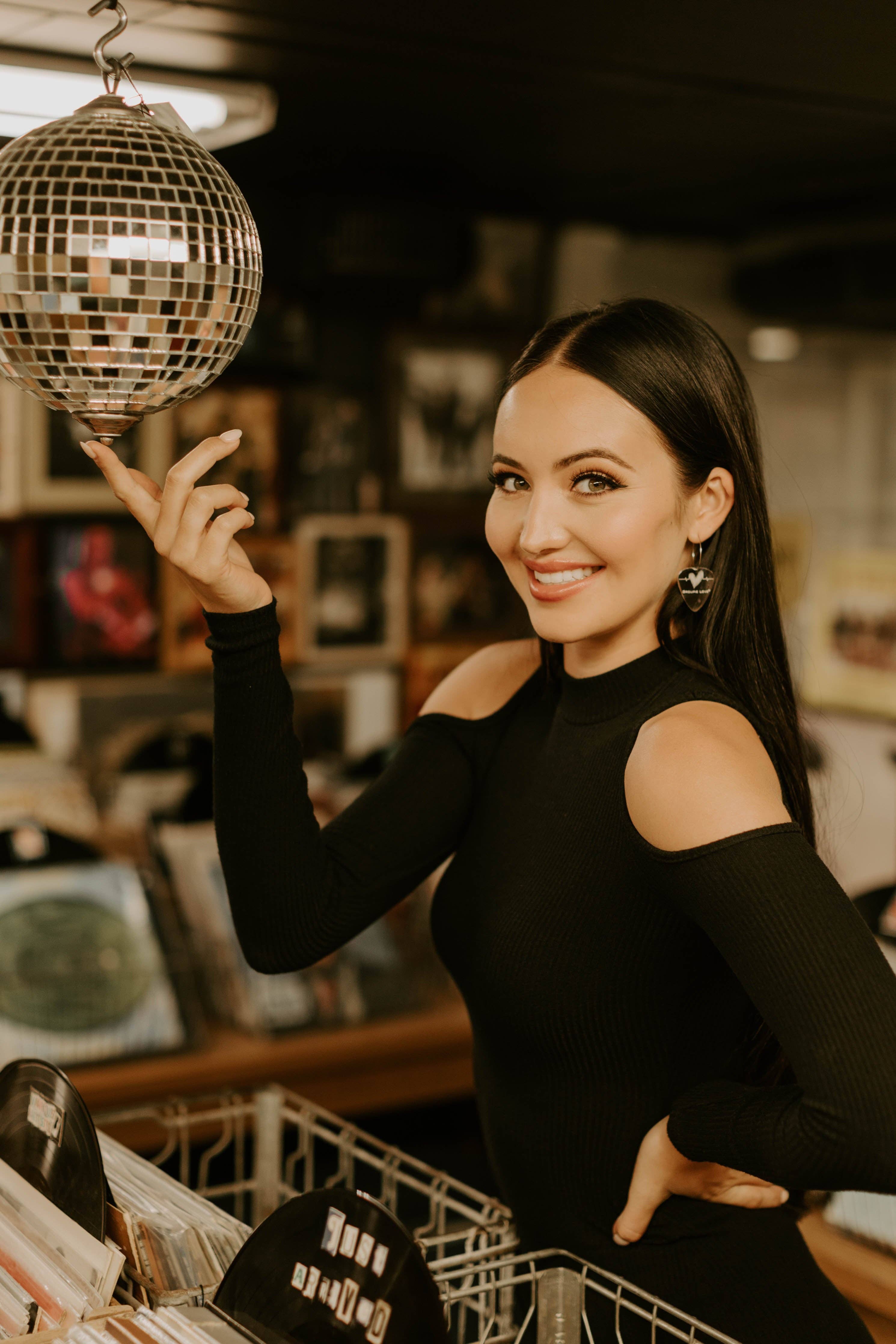 Groupie Love – wholesale Hängande örhängen – Rostfritt stål metall gitarr plocka Hoop-örhängen7