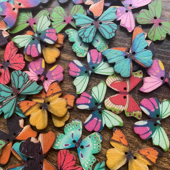 Magnifique Hearts - Wholesale Sewing button/snap - Wooden Butterfly Buttons - Perfect for Scrapbooking