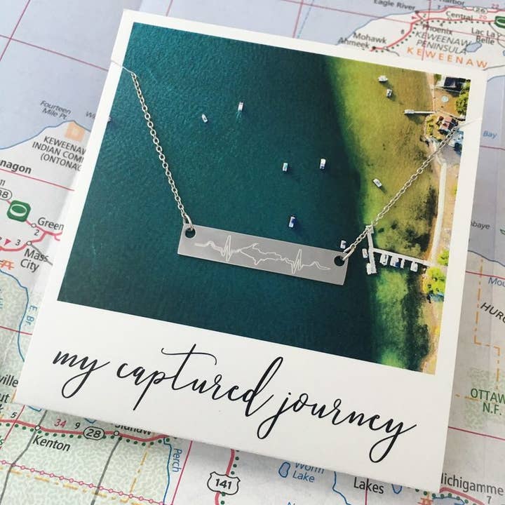 Pendentif barre Heartbeat pour la vente par My Captured Journey