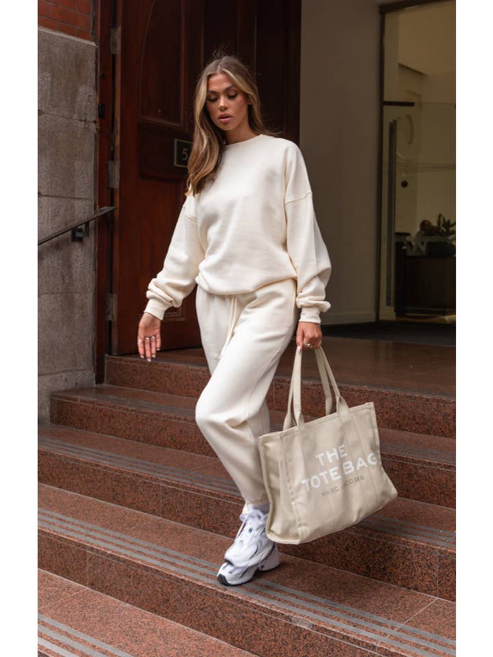 Femme Luxe - Wholesale Lounge set – Women's - Cream Oversized Crew Neck Sweatshirt Cuffed Joggers Loungewe2