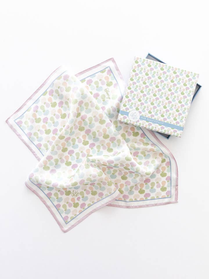 ÉCHARPE CARRÉE BLESSINGS pour la vente par A BEST DAY