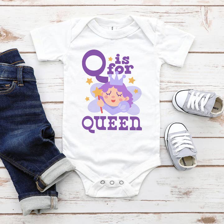 Q é de Rainha Body de Bebé de Manga Comprida e Curta por atacado de Itsy Bitsy Bella Co
