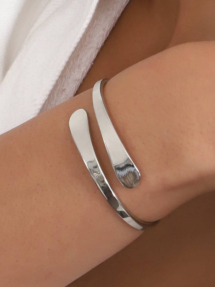Bracelet ajustable argenté pour la vente par AVENS
