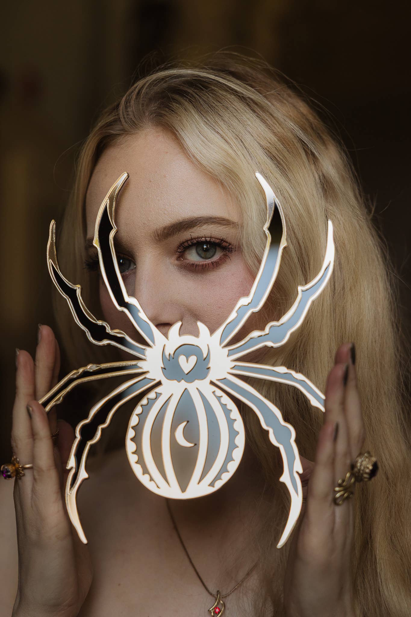 Suzanne Oddy Design Limited – wholesale Wall mirror – Spider Wall Mirror2