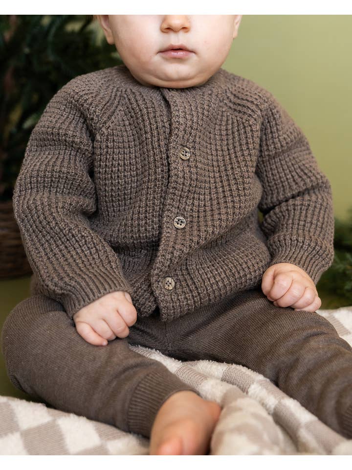 Kakao ljung Stickad babyjumpsuit med ficka och knapp (ekologisk) för wholesale på Faire6