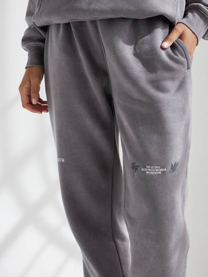 Unisex-Jogginghose God of Miracles für den Großhandel von Elevated Faith