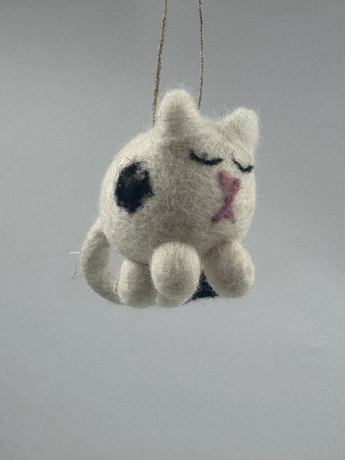 Funky Yak Ltd - Wholesale Keychain - Women's - Handmade Cute Felt White Cat Keyring  0