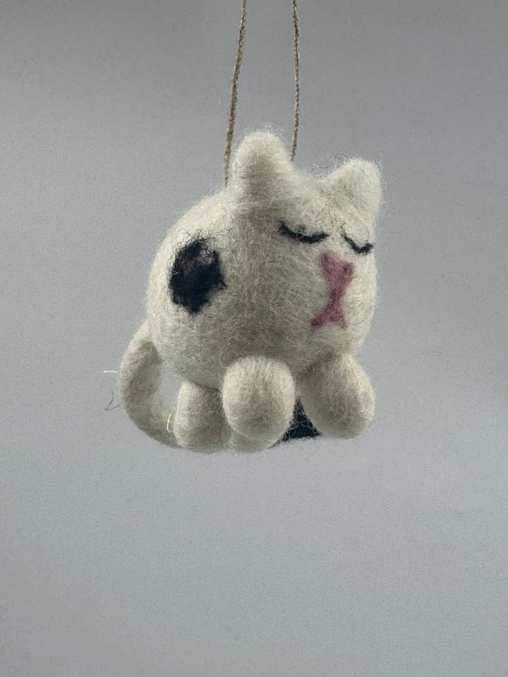 Llavero de Gato Blanco de Fieltro Hecho a Mano y Lindo para venta al por mayor de Funky Yak Ltd