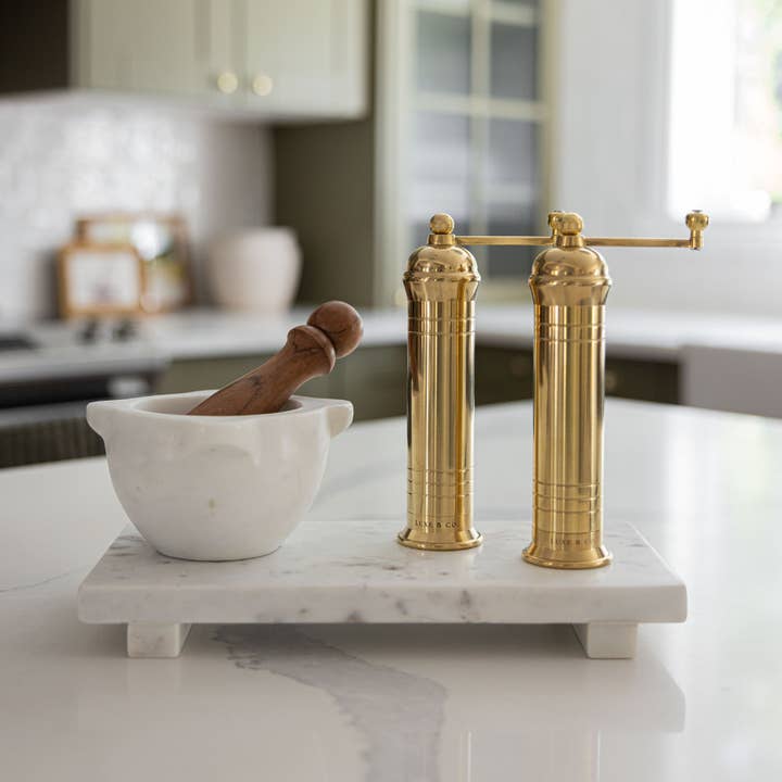 Luxe B Co – Base para tacho por atacado – Riser Trivet em Mármore Branco9