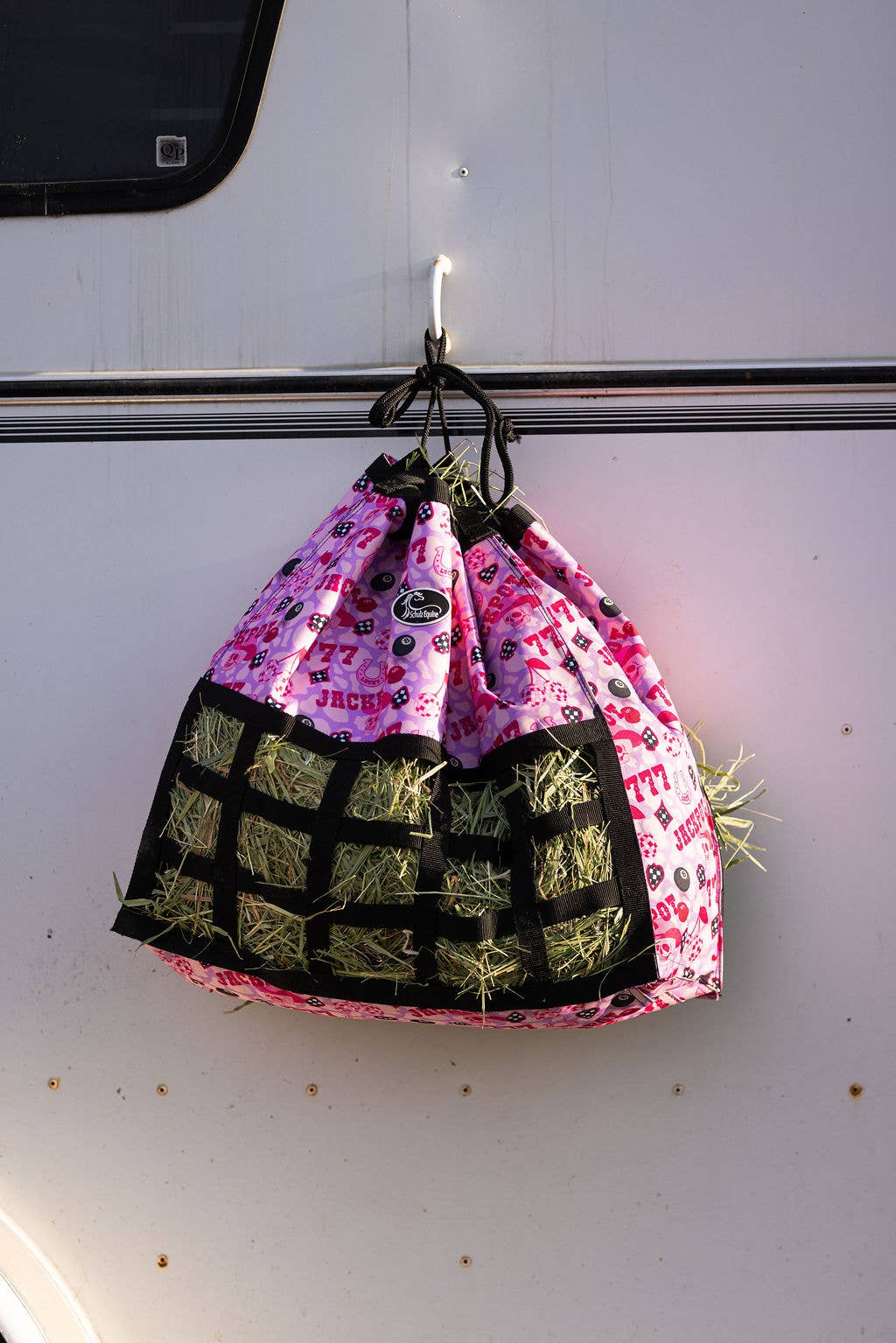 Schulz Equine - Vente Équipement d’équitation - Sac à foin Happy Trailer en nylon 600D résistant19