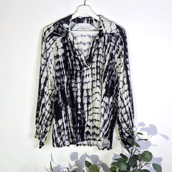 Viscose long sleeve top with collar and open neckline (M) for wholesale by Tempest Designs