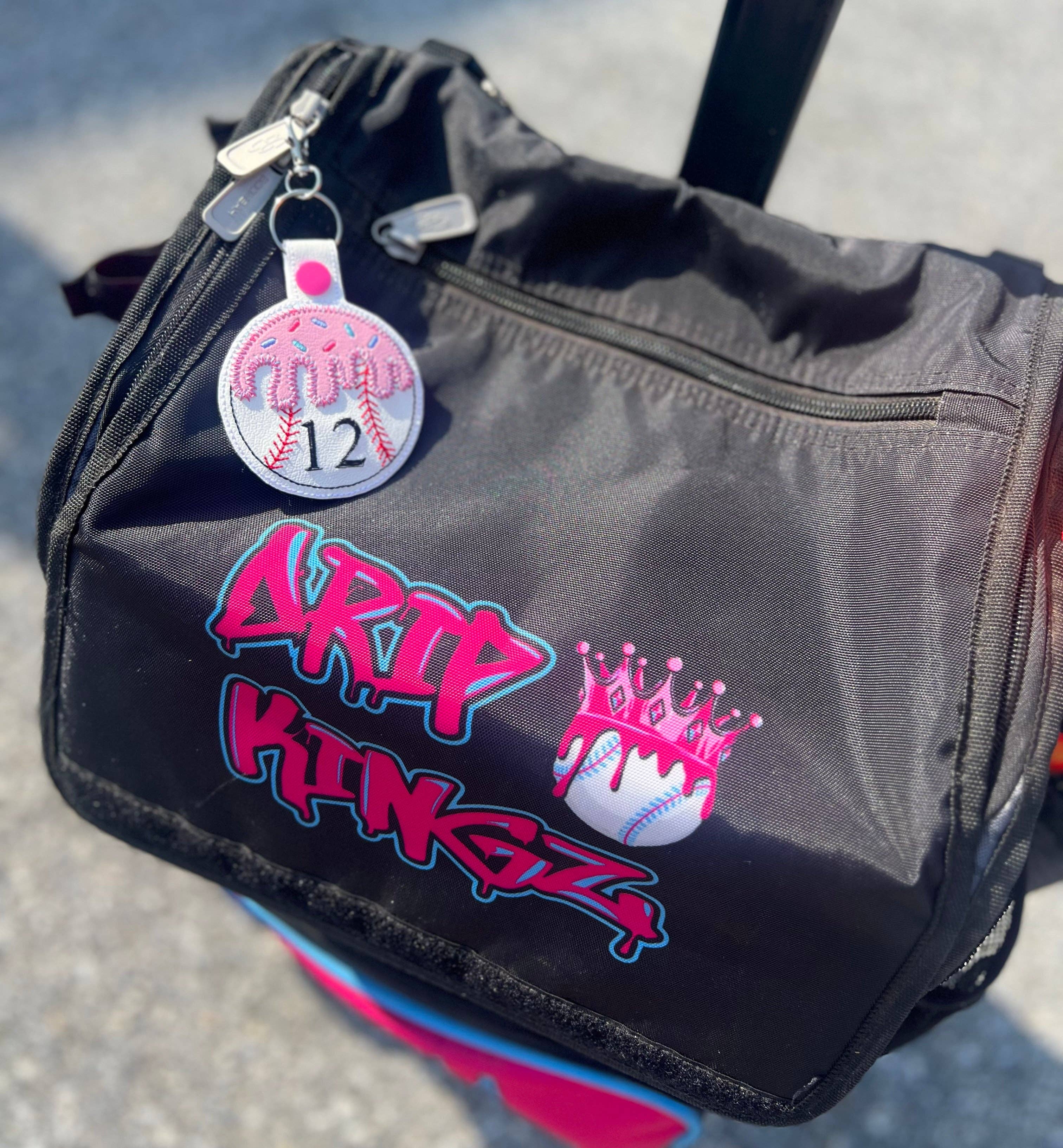 Amanda Rose Thread Co - Vente Porte-clés – unisexe - Porte-clés de baseball goutte à goutte, étiquette de sac brodée, numéro personnalisé (Copie)4