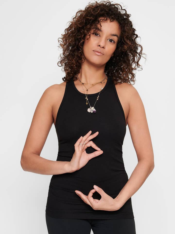 Urban Goddess – Großhandel Sportoberteil – Damen – Prana Yogatop - Urban Black2