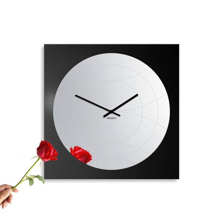 Runde Spiegel-Wanduhr für den Großhandel von dESIGNoBJECT.it