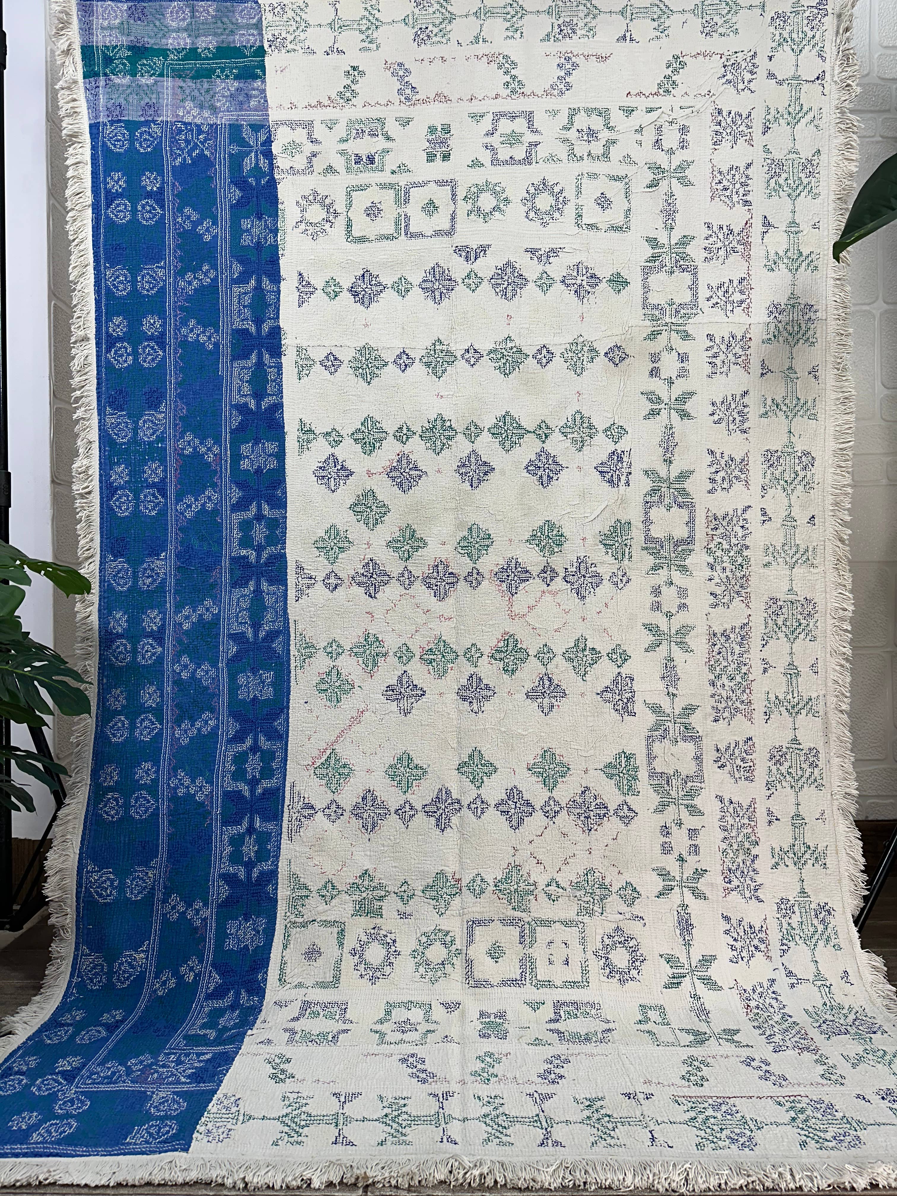 The Eastern Loom – Großhandel Überwurfdecke – Handgestickte Vintage-Tagesdecke aus Baumwolle – Sofaüberwurf und Bettdecke5