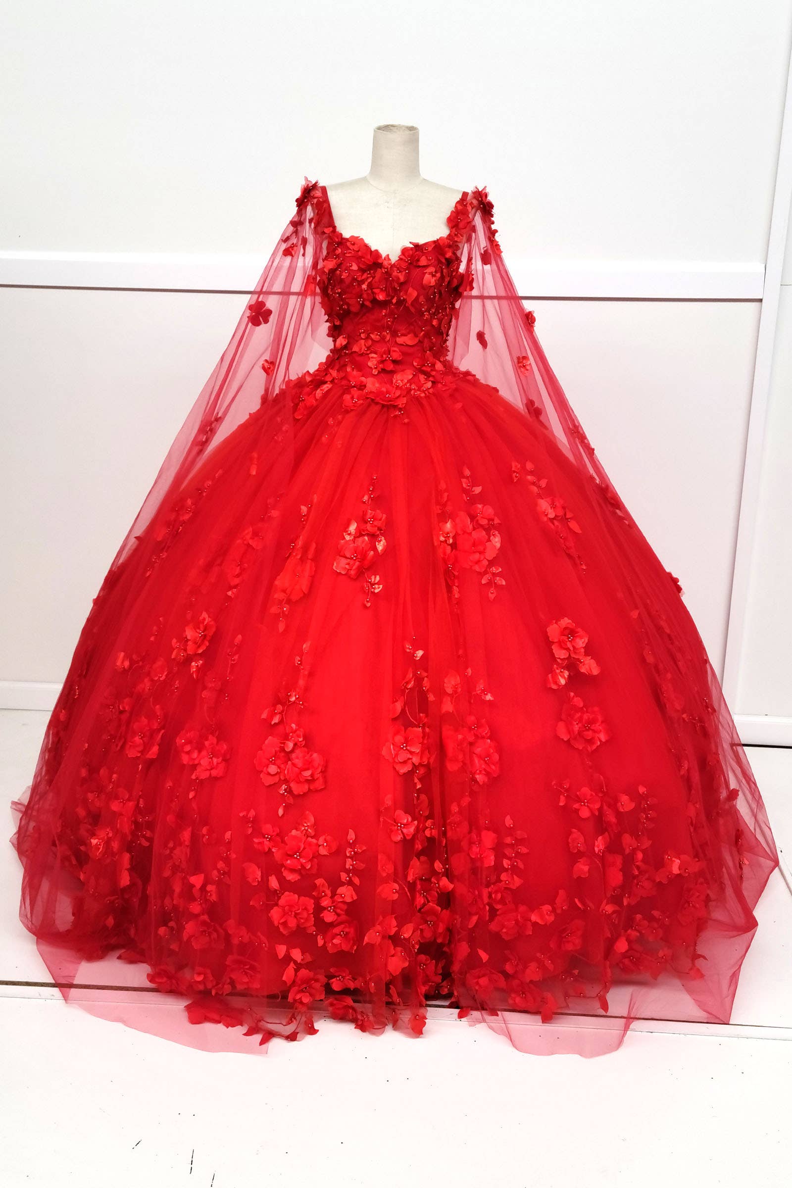 Chicas – Vestido comprido - Mulher por atacado – Vestido de Quinceanera com Flores e Capa com Abertura CHF301820