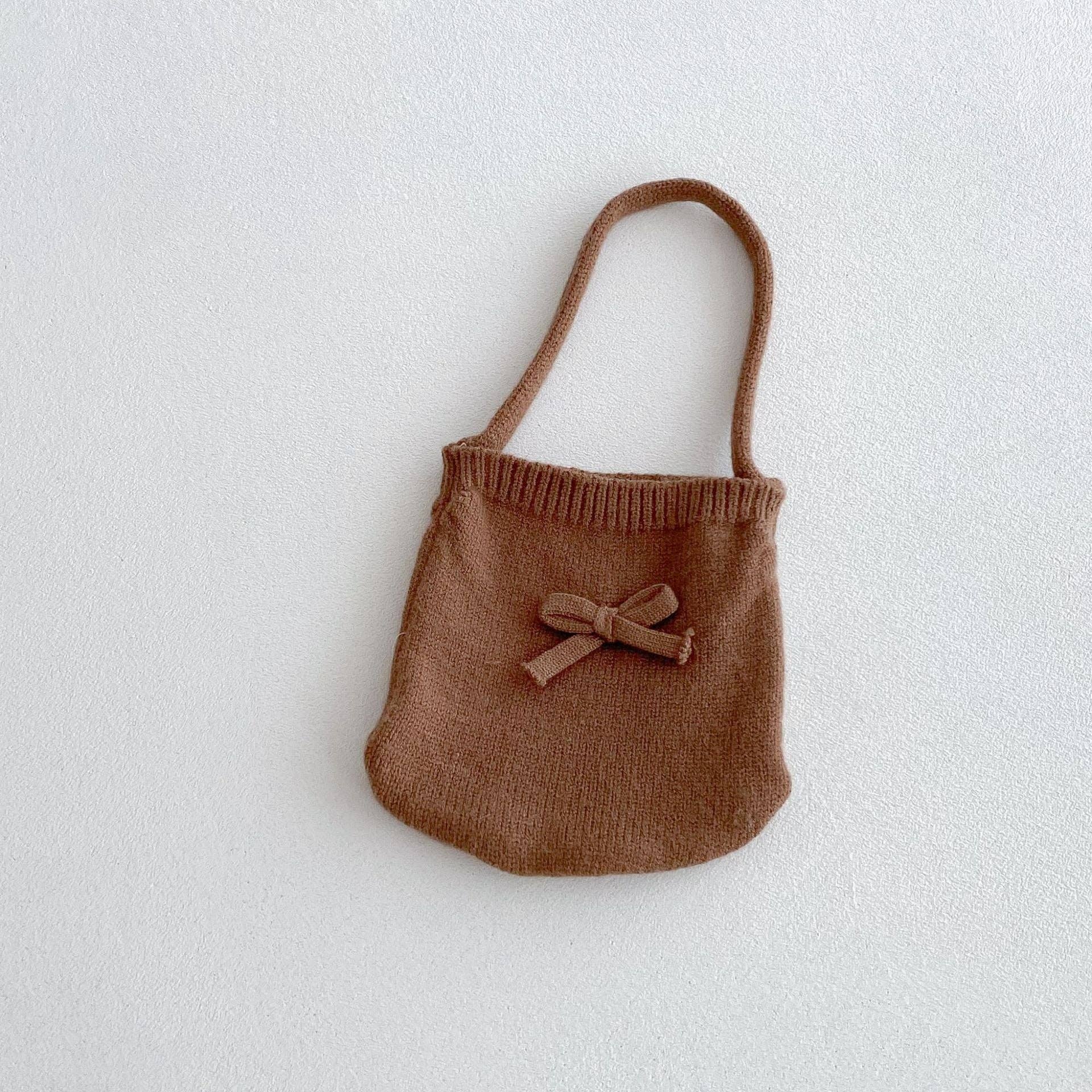 café léger Ensemble 3 pièces : Pull d'automne-hiver pour filles avec nœud, pantalon évasé et sac à main en vente sur Faire5