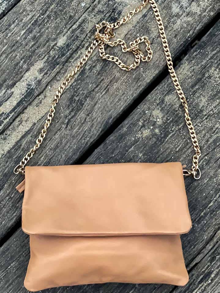 Bolso con cadena dorada de piel color salmón y melocotón Hoss para venta al por mayor de HOSS