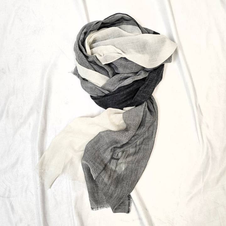 Sciarpa moderna in cashmere leggera grigia per la vendita all'ingrosso da parte di ipitemi