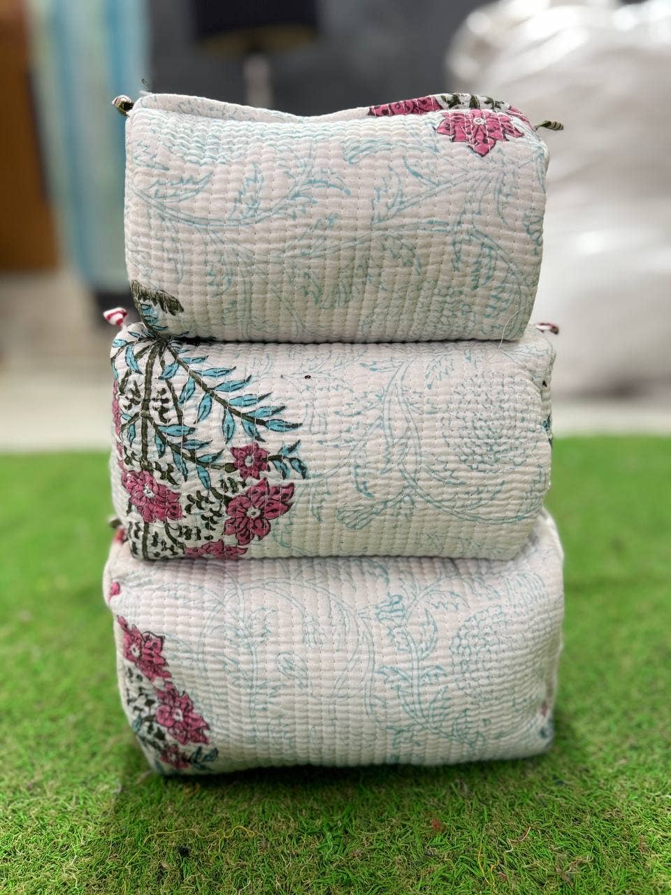 GYPSY STUDIO - Wholesale Makeup/Cosmetic Bag - Chic Quilted Cotton Tote Bag Floral Printed Makeup Bags