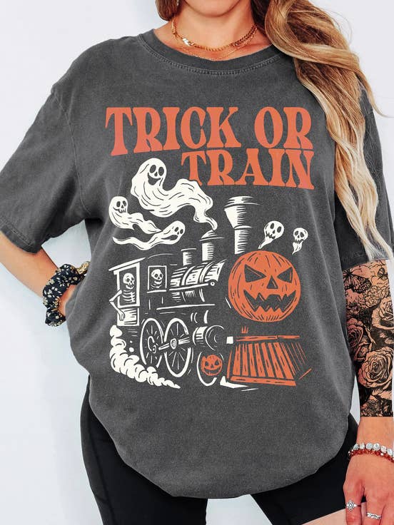 Maglietta Trick Or Train, Maglietta Retrò di Halloween per la vendita all'ingrosso da parte di Boho Bloom Emporium