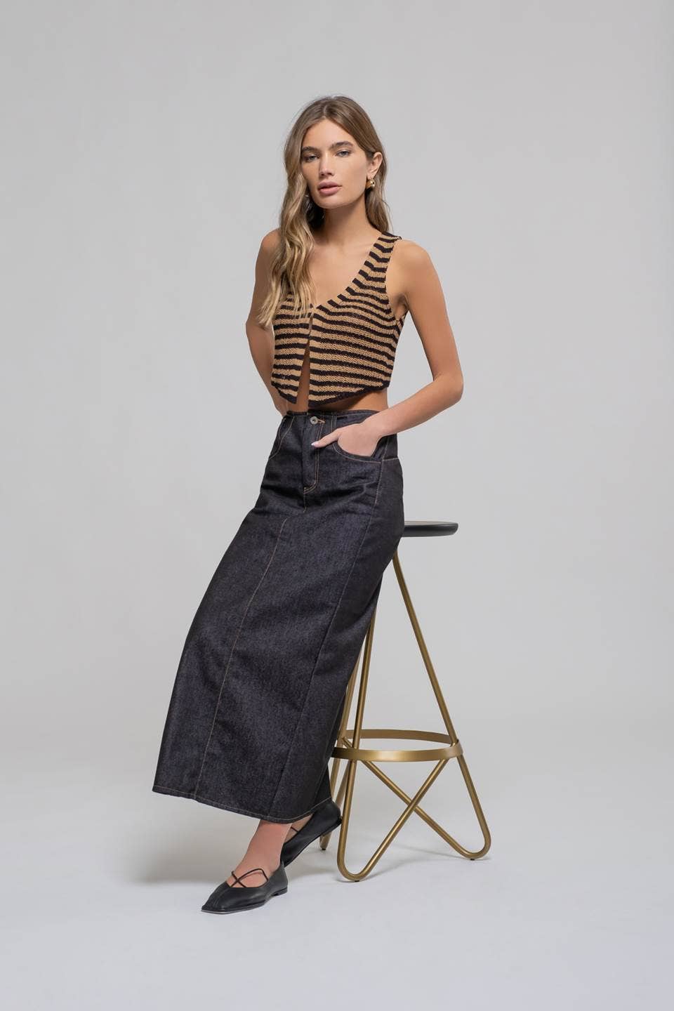 The Workshop Studio - Vendita all'ingrosso Gilè imbottito - Donna - Gilet a maglia crochet a righe con scollo a V e chiusura frontale con gancetto6