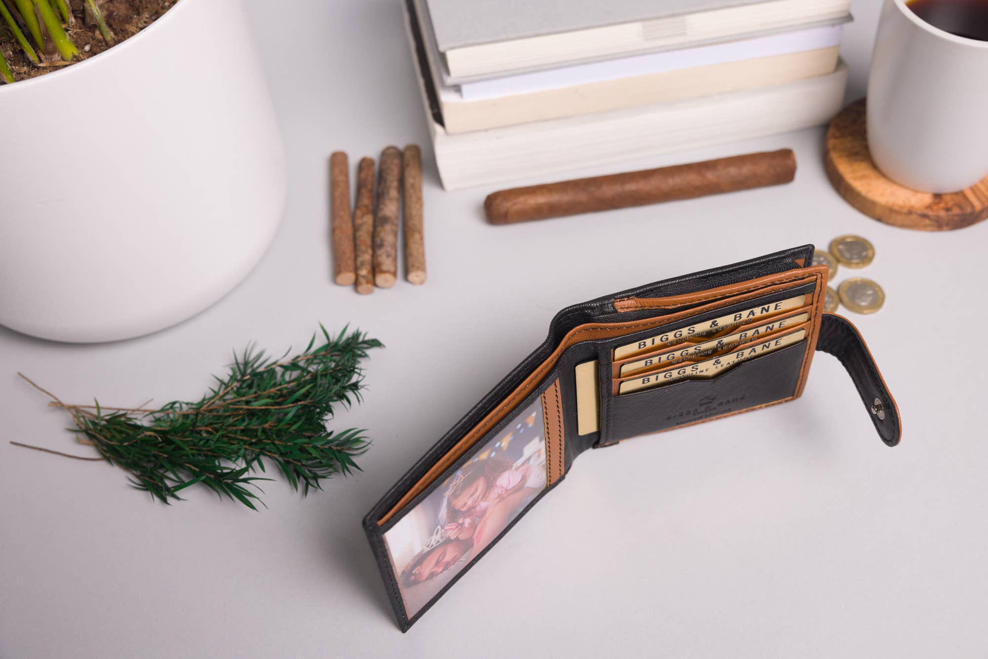 Redbrick – wholesale Wallet - Men’s – Biggs & Bane Men's Bifold Black & Tan Leather Wallet With Large External Coins Pocket With Gusset4